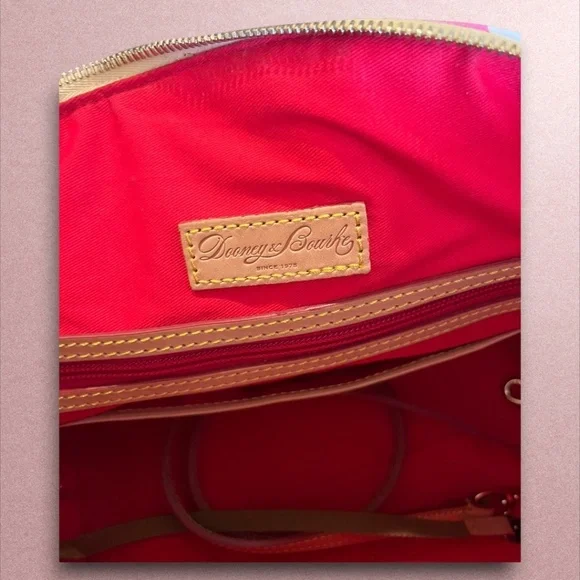 Authentic Dooney & Bourke Pink White Chevron Satchel Tote Strap Barbie Girly Y2K - Picture 10 of 16